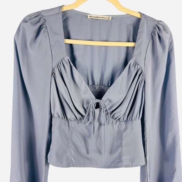 Abercrombie & Fitch Blue Cropped V Neck Top Tie Front Size XS Blouse Smocked - Picture 2 of 7